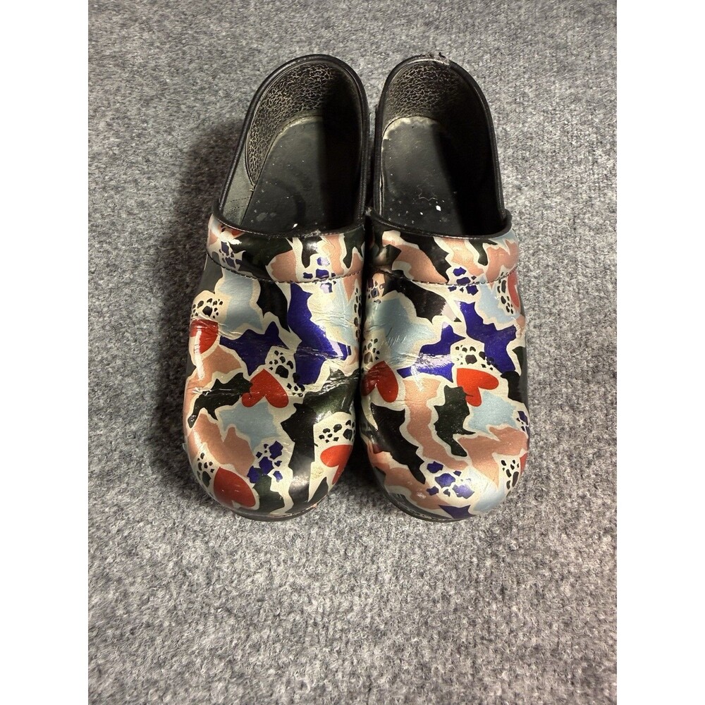 Dansko Professional Patent Leather Clogs – Fragment Hearts – Women’s 39 / US 9